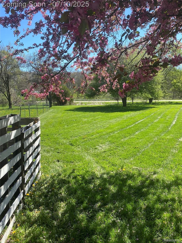 1391 Dye Krest Cir, Flint, MI 48532 - view of yard