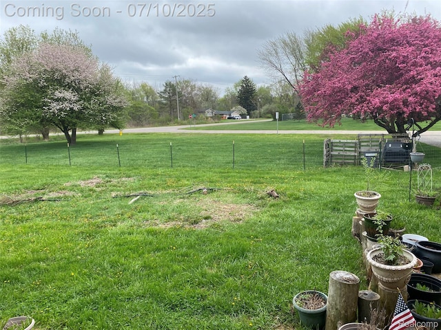 1391 Dye Krest Cir, Flint, MI 48532 - view of yard