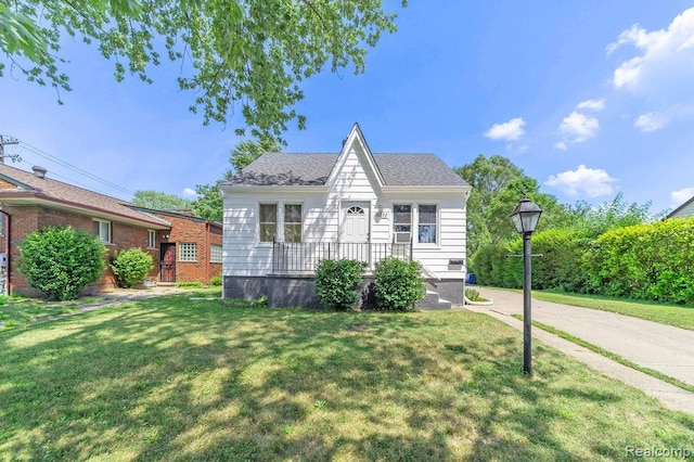 20892 Dean St, Warren, MI 48091 - view of front facade featuring a front lawn and a shingled roof