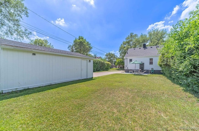 20892 Dean St, Warren, MI 48091 - view of grassy yard featuring a patio