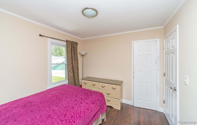 20892 Dean St, Warren, MI 48091 - bedroom featuring dark wood-style floors and ornamental molding