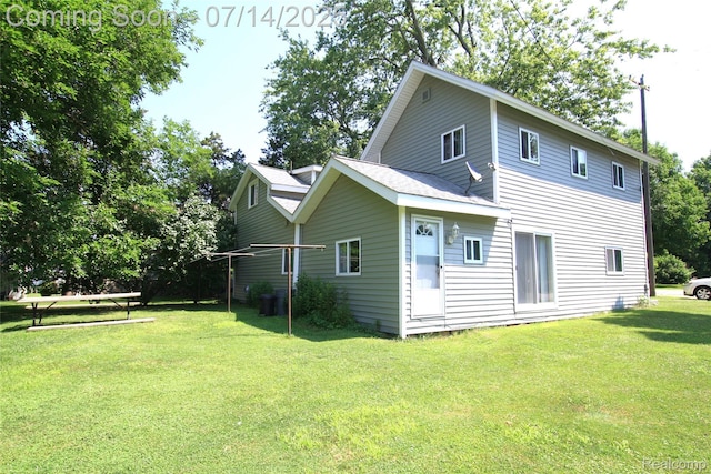 116 N Shiawassee St, Bancroft, MI 48414 - rear view of house featuring a yard