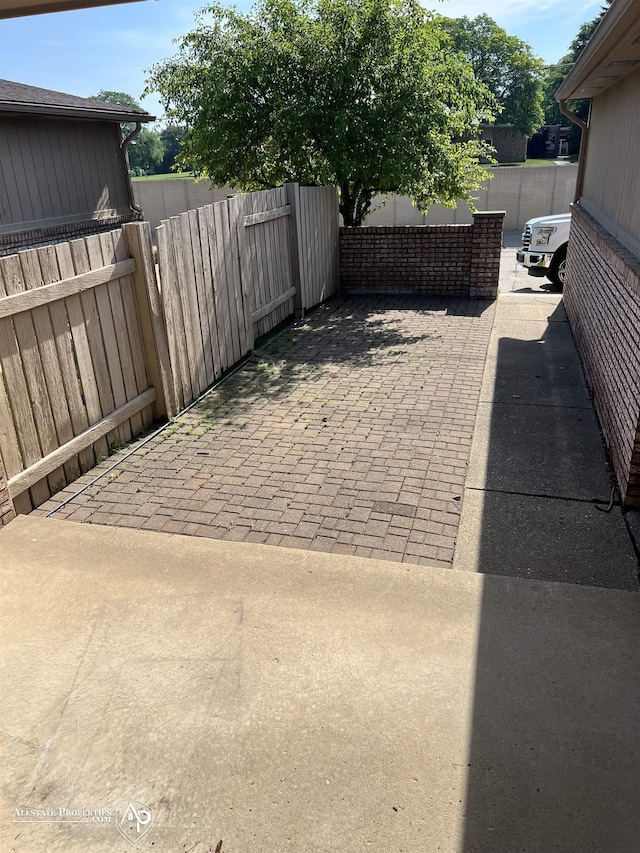 13939 Harrington Dr, Warren, MI 48088 - view of patio