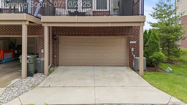 2582 Helmsdale Cir, Rochester, MI 48307 - garage with driveway