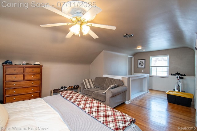 1968 Oxford Rd, Grosse Pointe Woods, MI 48236 - bedroom featuring lofted ceiling, wood finished floors, and a ceiling fan