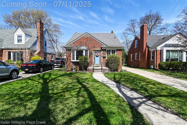 1968 Oxford Rd, Grosse Pointe Woods, MI 48236 - bungalow-style home with brick siding and a front yard