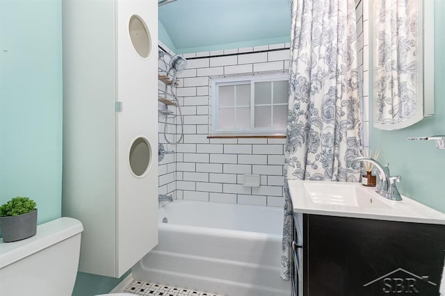 2220 Mershon St, Saginaw, MI 48602 - full bath with vanity and shower / tub combo with curtain