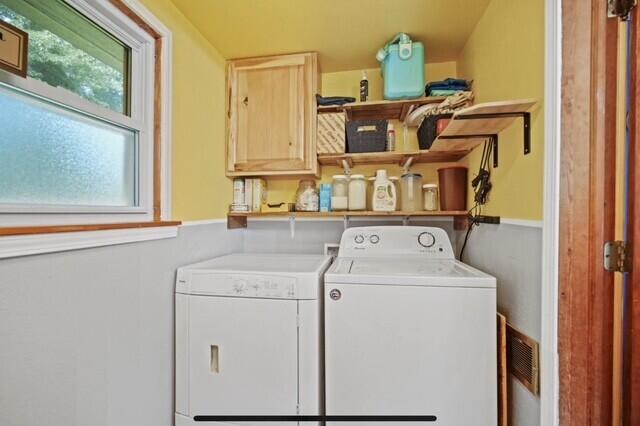519 Hanover St, Concord, MI 49237 - laundry room with independent washer and dryer