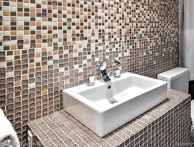 504 Landon St, Birmingham, MI 48009 - bathroom featuring tile walls and backsplash