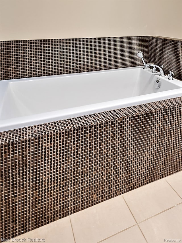 504 Landon St, Birmingham, MI 48009 - full bath featuring tile patterned floors and a bath