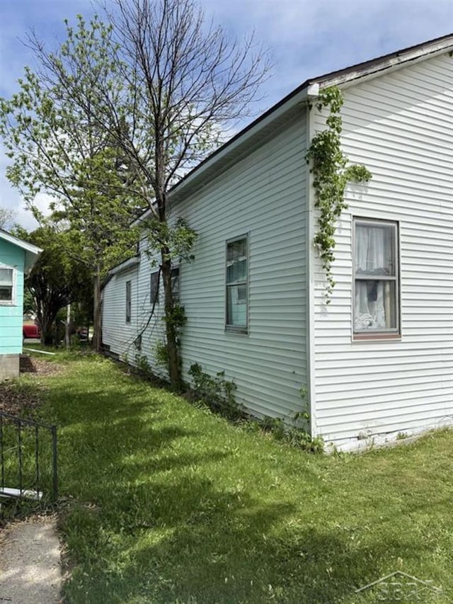 1541 Emily St, Saginaw, MI 48601 - view of side of home featuring a yard