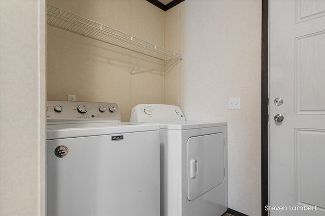 947 Redwood Dr, Hastings, MI 49058 - laundry area with washing machine and dryer