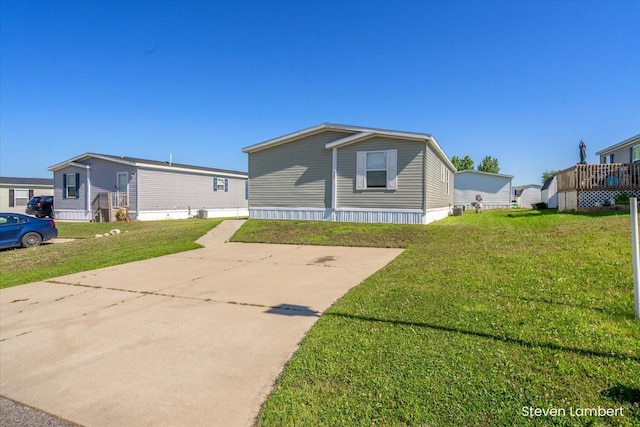 947 Redwood Dr, Hastings, MI 49058 - view of front of property with a front lawn