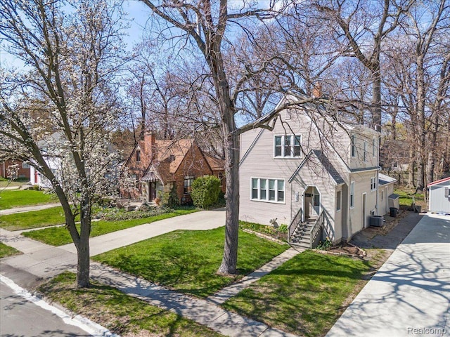 129 E Maryland Ave, Royal Oak, MI 48067 - tudor house featuring driveway and a front yard