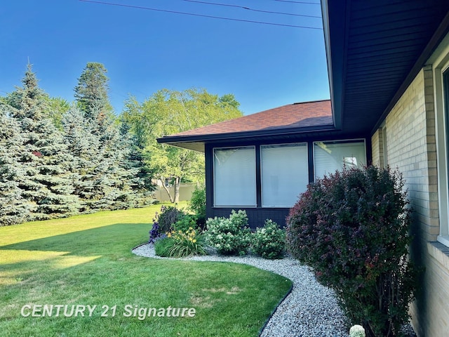 1751 Lathrup Ave, Saginaw, MI 48638 - view of grassy yard