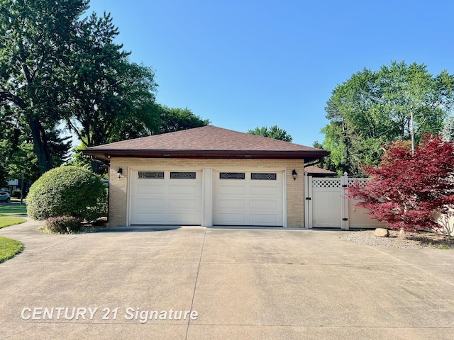 1751 Lathrup Ave, Saginaw, MI 48638 - detached garage featuring a gate