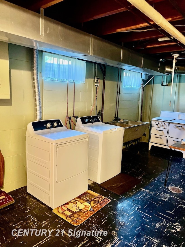 1751 Lathrup Ave, Saginaw, MI 48638 - laundry area with washer and dryer and concrete block wall