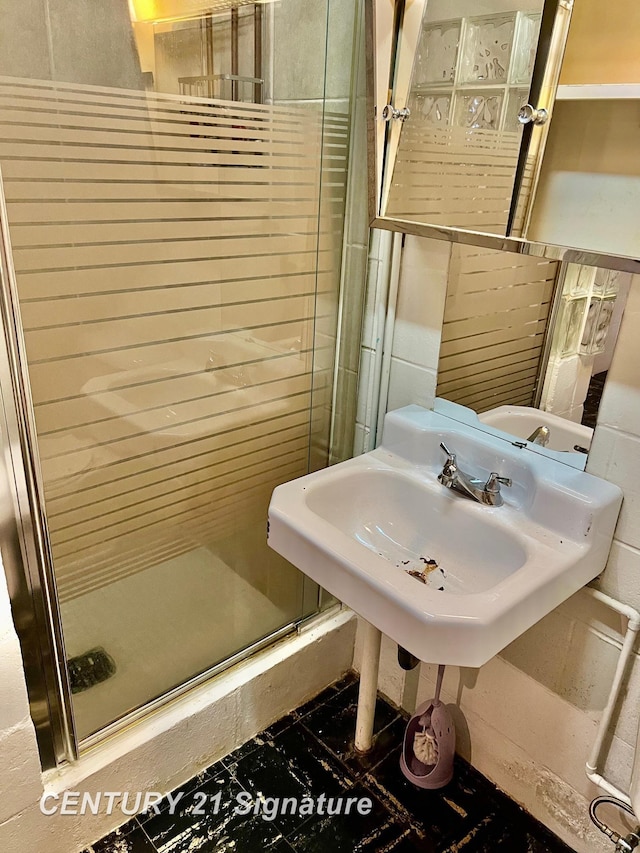 1751 Lathrup Ave, Saginaw, MI 48638 - full bath with a stall shower