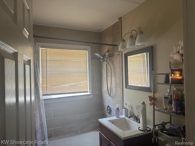 9624 Winston, Redford, MI 48239 - full bath featuring vanity and shower / bathtub combination with curtain