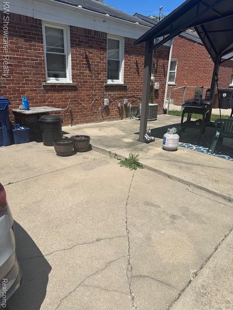 9624 Winston, Redford, MI 48239 - view of patio