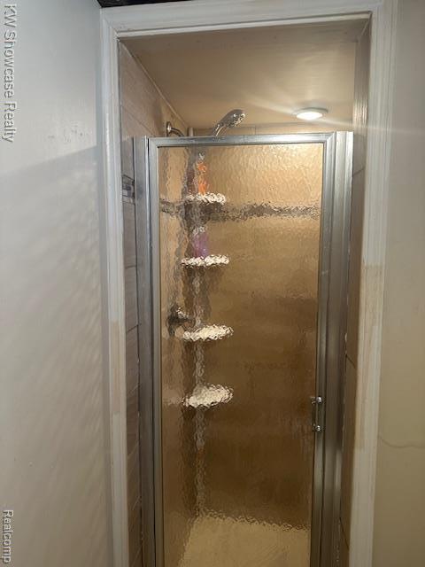 9624 Winston, Redford, MI 48239 - bathroom featuring a stall shower