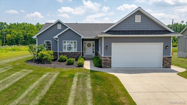 5606 Chatham Ln, Grand Blanc, MI 48439 - craftsman-style home featuring a front lawn, driveway, and a shingled roof