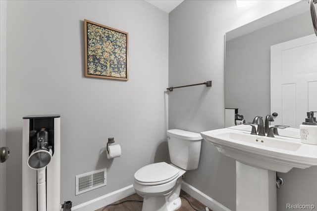 5606 Chatham Ln, Grand Blanc, MI 48439 - half bathroom featuring baseboards
