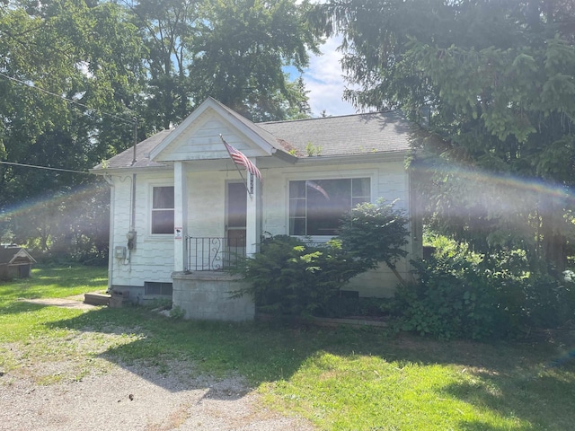 4120 S Washington Rd, Saginaw, MI 48601 - view of front facade with a front lawn and roof with shingles