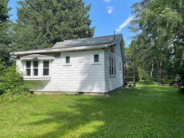 4120 S Washington Rd, Saginaw, MI 48601 - view of side of home featuring a yard and a chimney