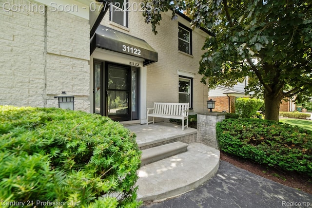 31122 Perrys Xing, Farmington Hills, MI 48331 - photo 2