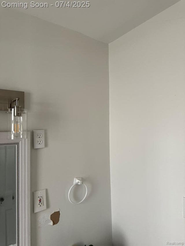 23443 Donaldson St, Clinton Township, MI 48035 - photo 43