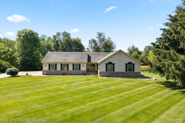 5037 Scheuners Way, Howell, MI 48843 - ranch-style house featuring a front yard and stone siding