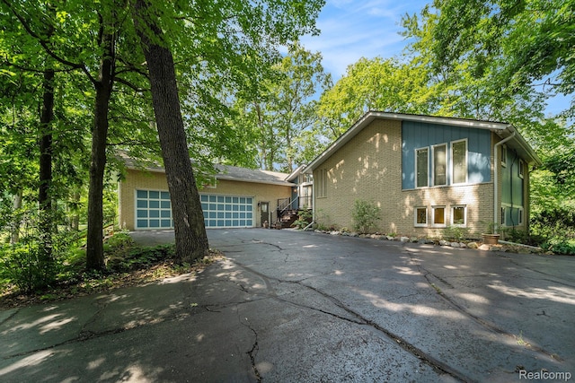 4729 Curtis Ln, Clarkston, MI 48346 - mid-century modern home featuring brick siding, driveway, and an outdoor structure