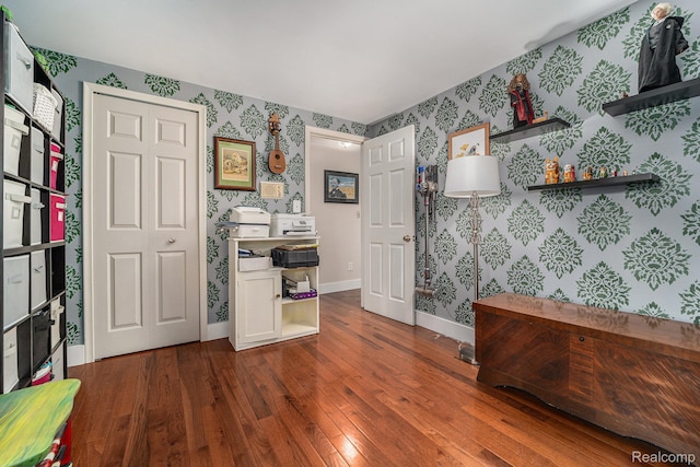4729 Curtis Ln, Clarkston, MI 48346 - entrance foyer with wallpapered walls and hardwood / wood-style floors