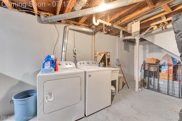 34060 Avondale St, Westland, MI 48186 - laundry area with washer and dryer