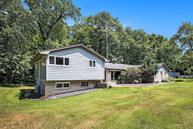 929 N Park Rd, Benton Harbor, MI 49022 - back of property with a yard