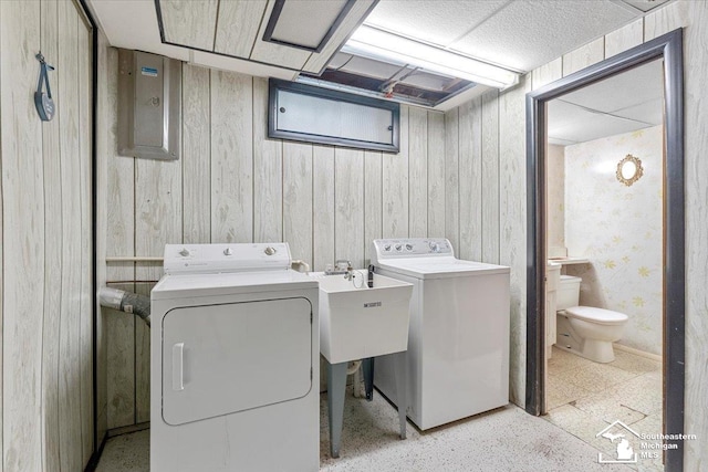 1534 London St, Lincoln Park, MI 48146 - laundry room featuring washer and dryer and electric panel