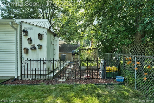 1726 Oxford Rd, Berkley, MI 48072 - view of yard with an outdoor structure