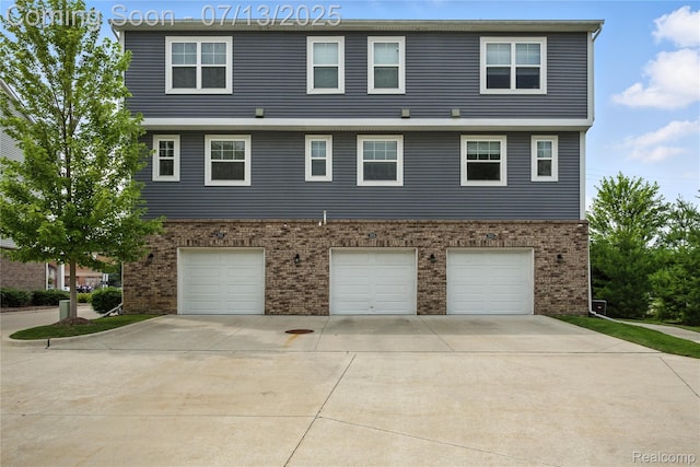 3317 Parkways Blvd, Auburn Hills, MI 48326 - view of front of property featuring driveway, a garage, and brick siding
