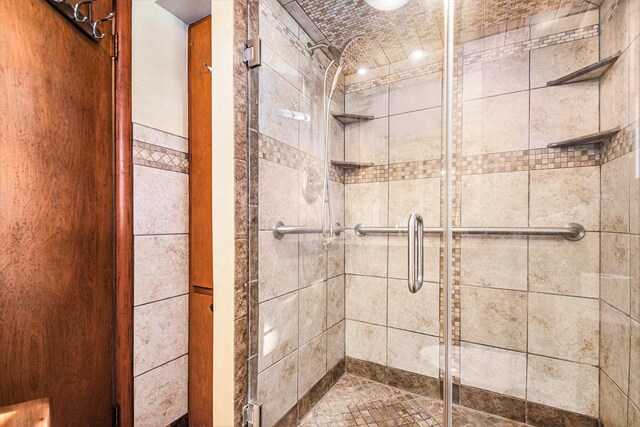 4471 Highland Ave, Benton Harbor, MI 49022 - full bath featuring a stall shower