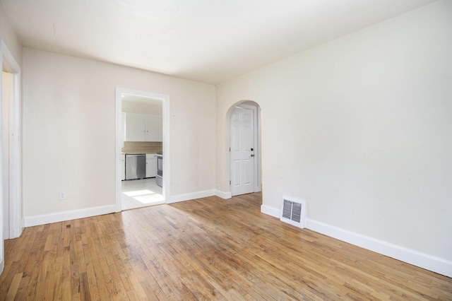 924 Royce Ave, Kalamazoo, MI 49001 - unfurnished room featuring arched walkways and light wood-style floors