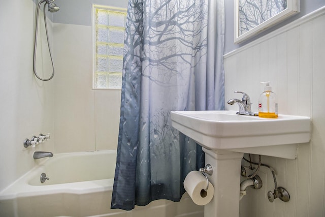 924 Royce Ave, Kalamazoo, MI 49001 - bathroom with shower / tub combo and a decorative wall