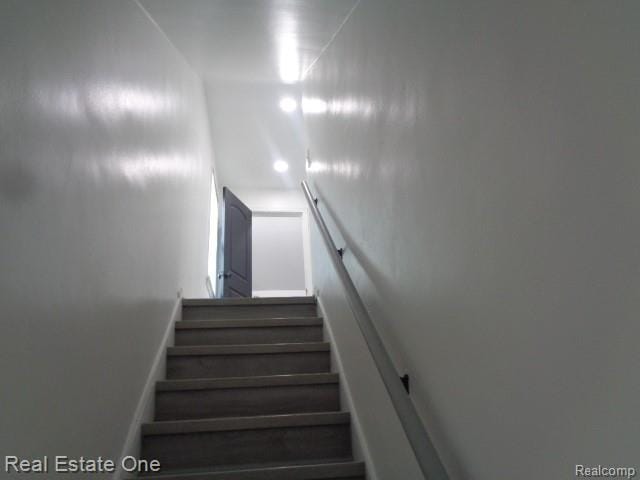 18259 Pinehurst St, Detroit, MI 48221 - view of stairway
