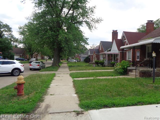 18259 Pinehurst St, Detroit, MI 48221 - view of green lawn with a residential view