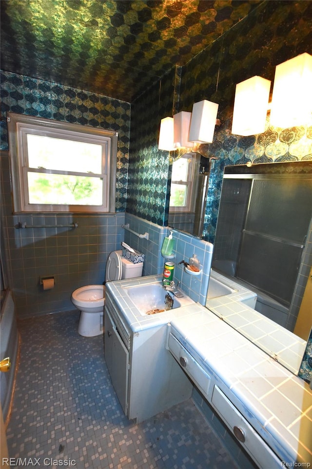 22150 Beverly St, Oak Park, MI 48237 - bathroom with vanity and tile walls