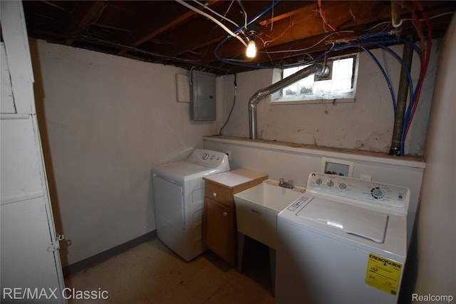 22150 Beverly St, Oak Park, MI 48237 - laundry area with electric panel and washing machine and clothes dryer