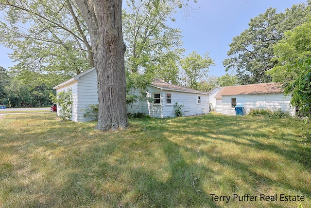 1966 Roilson St, Muskegon, MI 49441 - view of grassy yard
