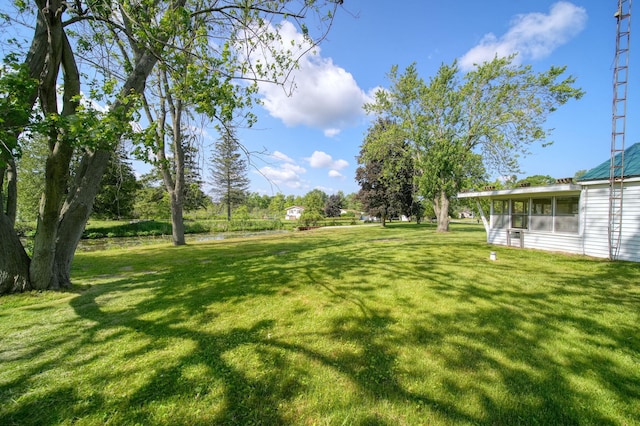 8020 Greenes Dr, Jackson, MI 49201 - view of grassy yard featuring a sunroom