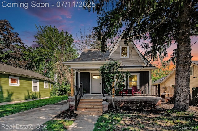 271 College St, Southfield, MI 48220 - bungalow featuring a porch