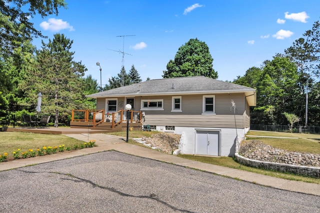 3914 135th Ave, Hersey, MI 49639 - view of front facade featuring a deck and a front lawn